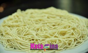 membuat mie sendiri