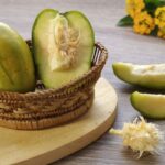 Buah Kedondong: Asam Fresh Penuh Manfaat