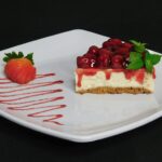 Strawberry Cheesecake: Dessert Lembut dengan Sensasi Segar yang Selalu Bikin Rindu