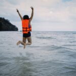 Tips Memakai Jaket Pelampung yang Benar agar Aman Saat di Air