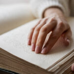 Buku Braille Jendela Ilmu yang Memperkenalkan Akses Tanpa Batas